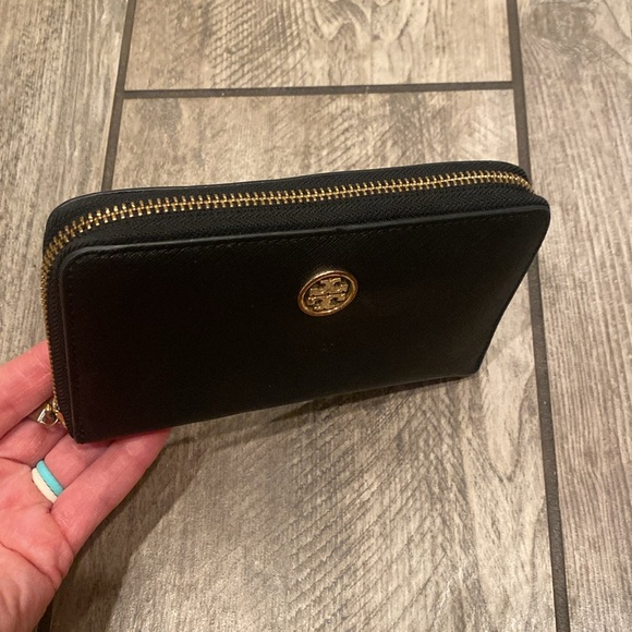 Tory Burch zip wallet - Picture 6 of 7